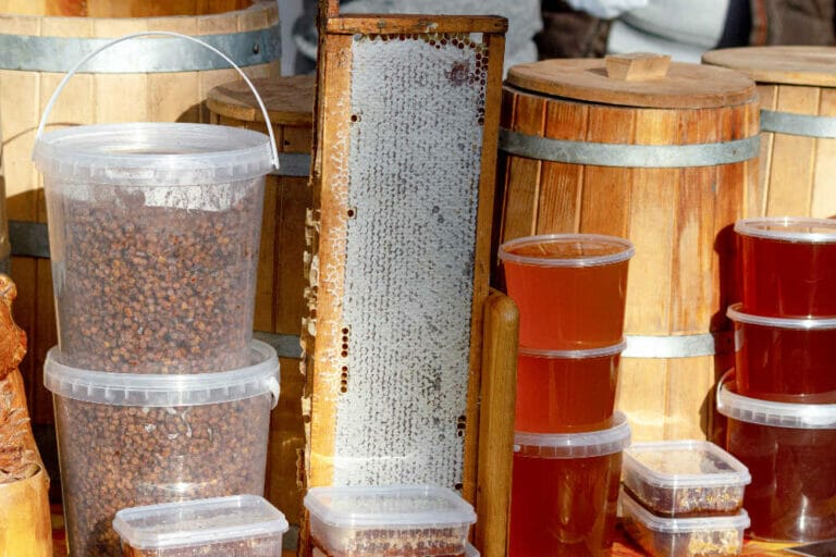 How To Crush And Strain Honey [8 Simple Steps]